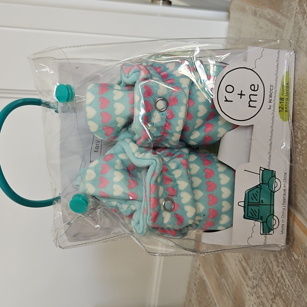 NWT Ro + Me By Robeez Heart Patterned‎ Baby Shoes 0 - 3 Momths Gift Baby Shower - Picture 5 of 6